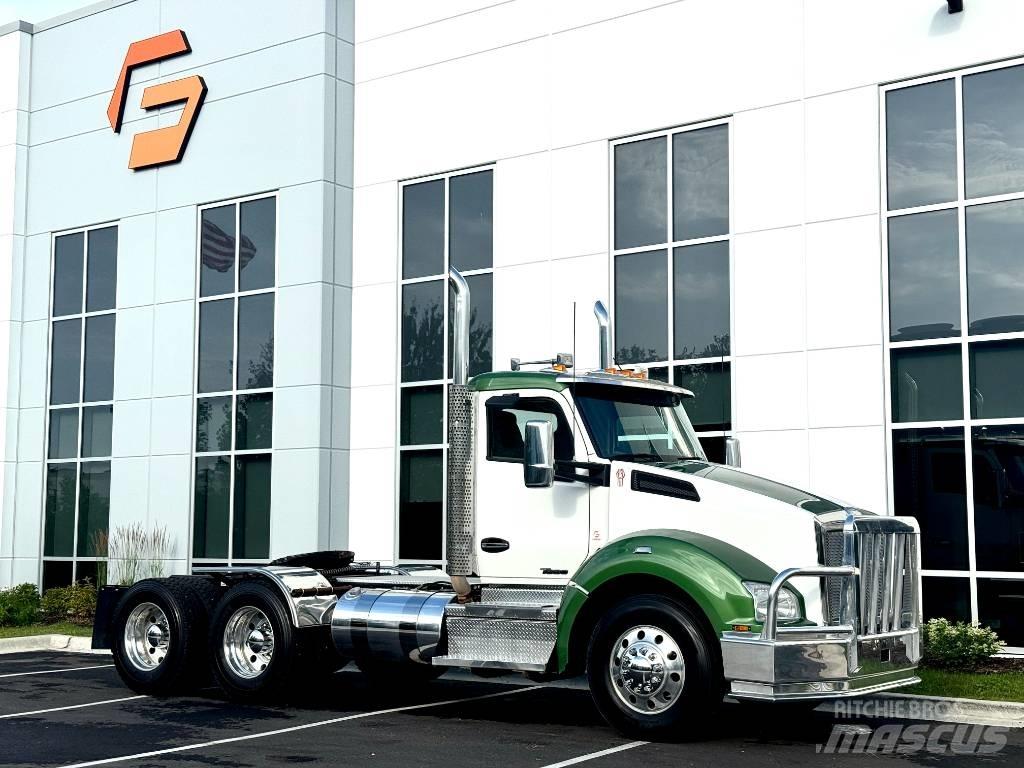Kenworth T 880 Vetopöytäautot