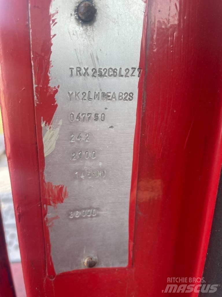 Kalmar TRX252 Terminaalitraktorit