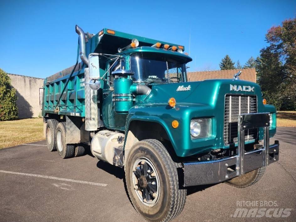 Mack 690S Sora- ja kippiautot