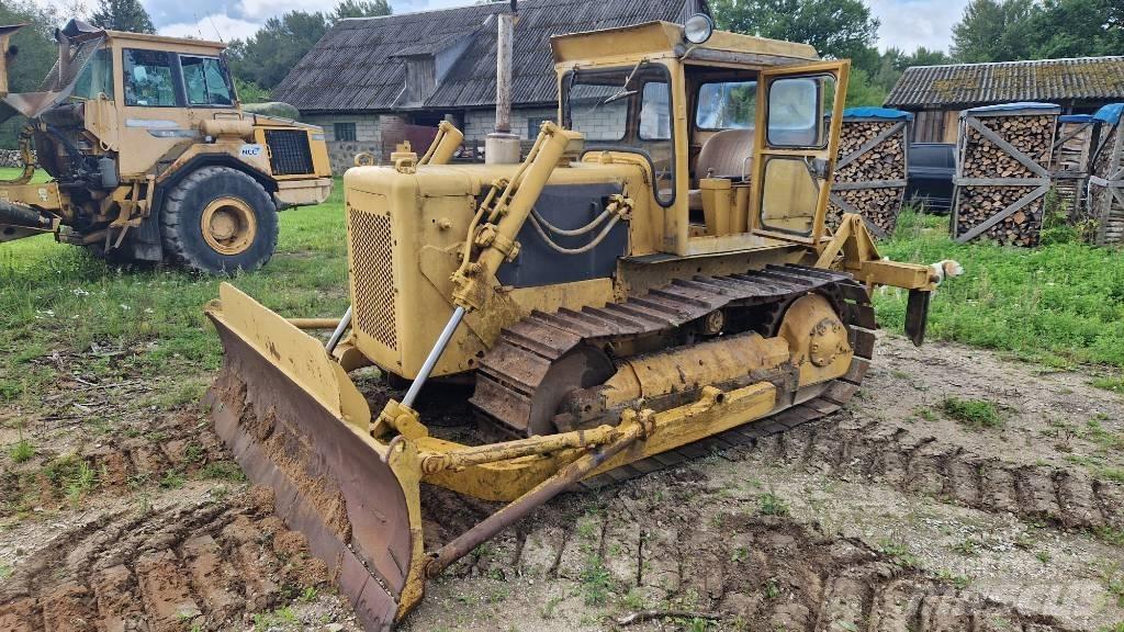 CAT D 4 D Telaketjupuskutraktorit