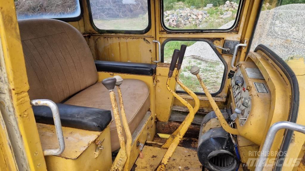 CAT D 4 D Telaketjupuskutraktorit