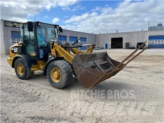 CAT 906M Pyöräkuormaajat