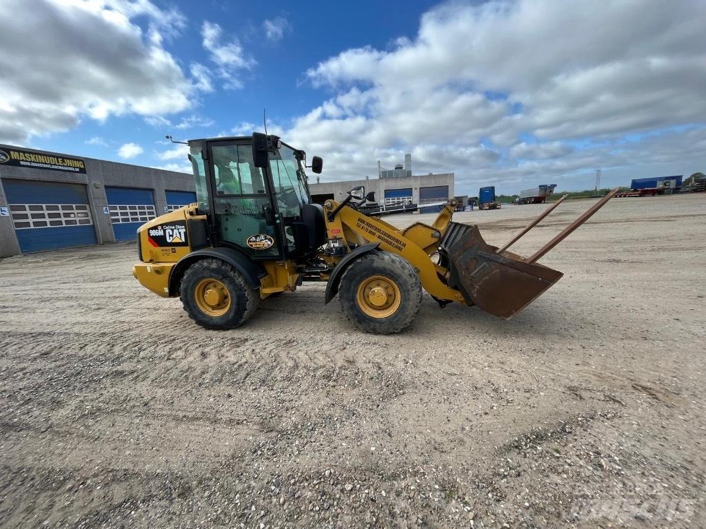 CAT 906M Pyöräkuormaajat
