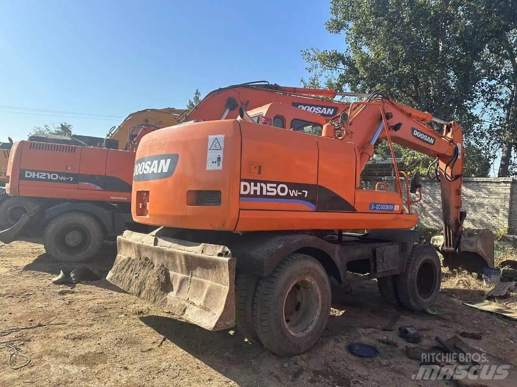 Doosan DH210W Pyöräkaivukoneet