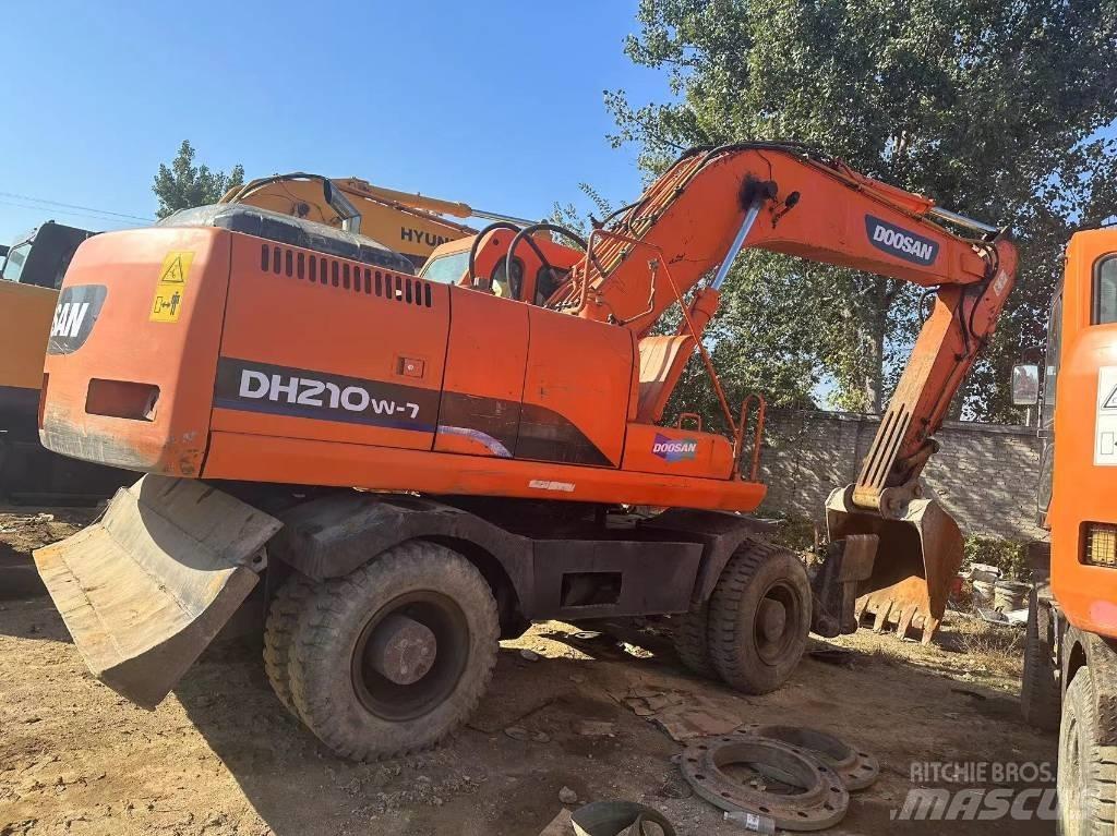 Doosan DH210W Pyöräkaivukoneet