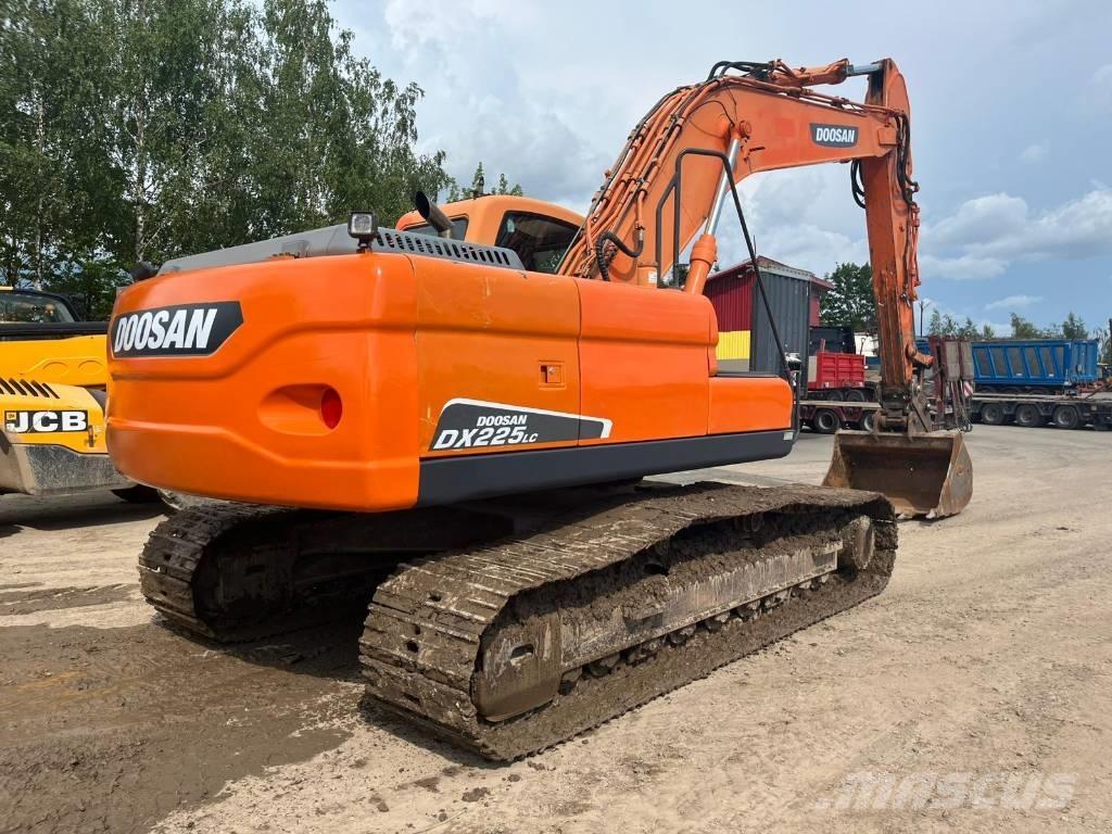 Doosan DX 225 LC Telakaivukoneet