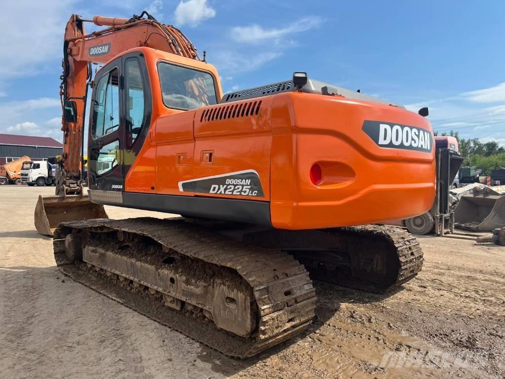 Doosan DX 225 LC Telakaivukoneet