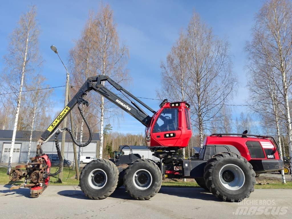 Komatsu 951 Harvesterit