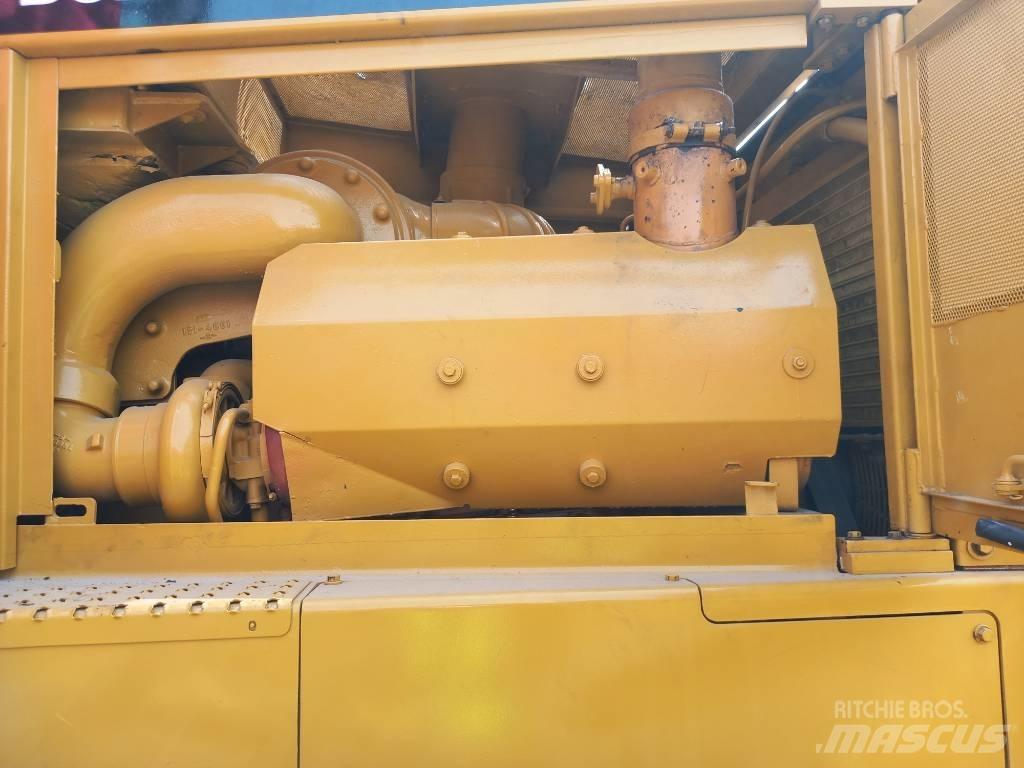 CAT D8R (Abu Dhabi) Telaketjupuskutraktorit