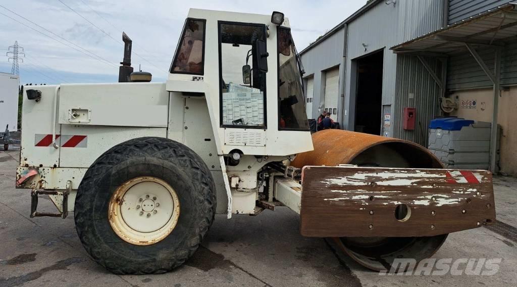 CAT CS583 C Yksivalssijyrät