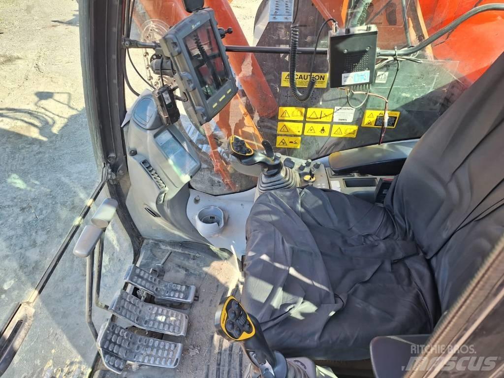 Hitachi ZX225USLC-5 Telakaivukoneet