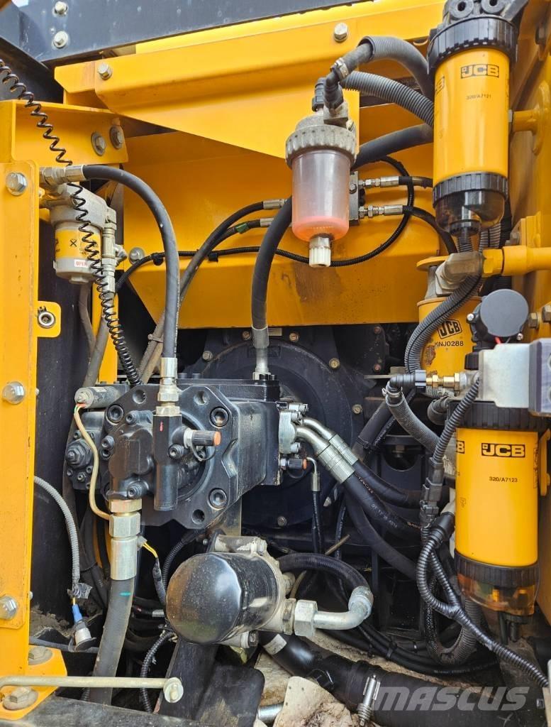 JCB JS 131 LC Telakaivukoneet