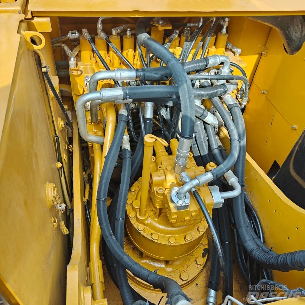 CAT 323 D L Telakaivukoneet