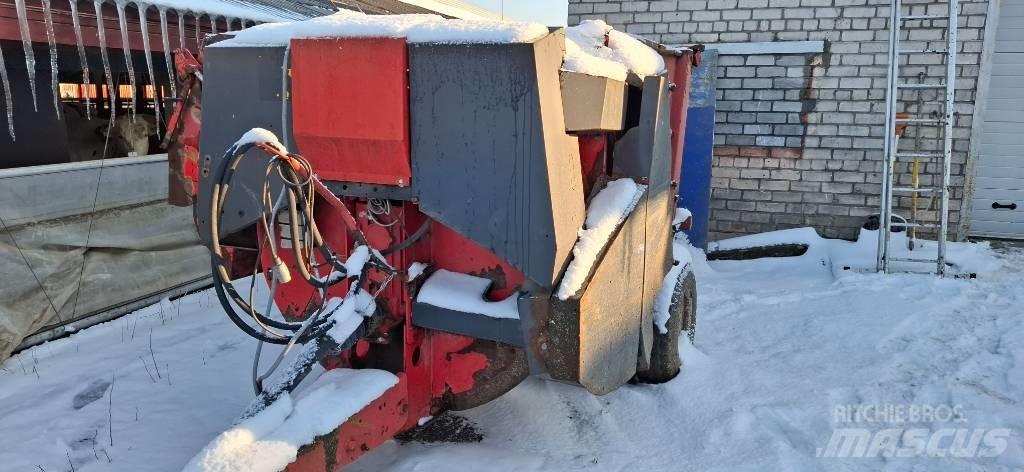Kuhn Primor 3560 Paalinkäsittelykoneet