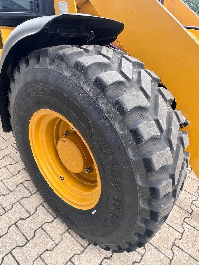 CAT 908 Pyöräkuormaajat