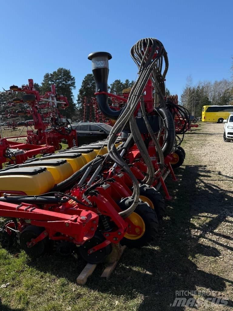 Väderstad Tempo V12 Tarkkuuskylvökoneet