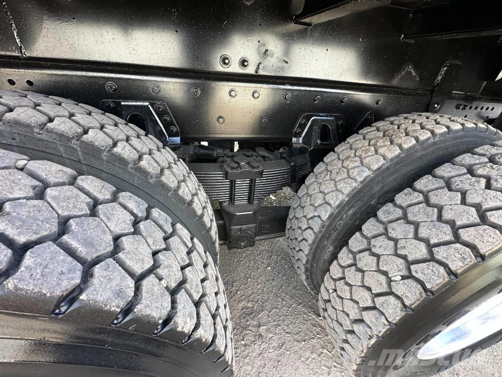 Freightliner 114 SD Paine-/imuautot