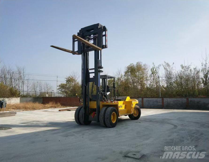 Komatsu FD 200 Dieseltrukit