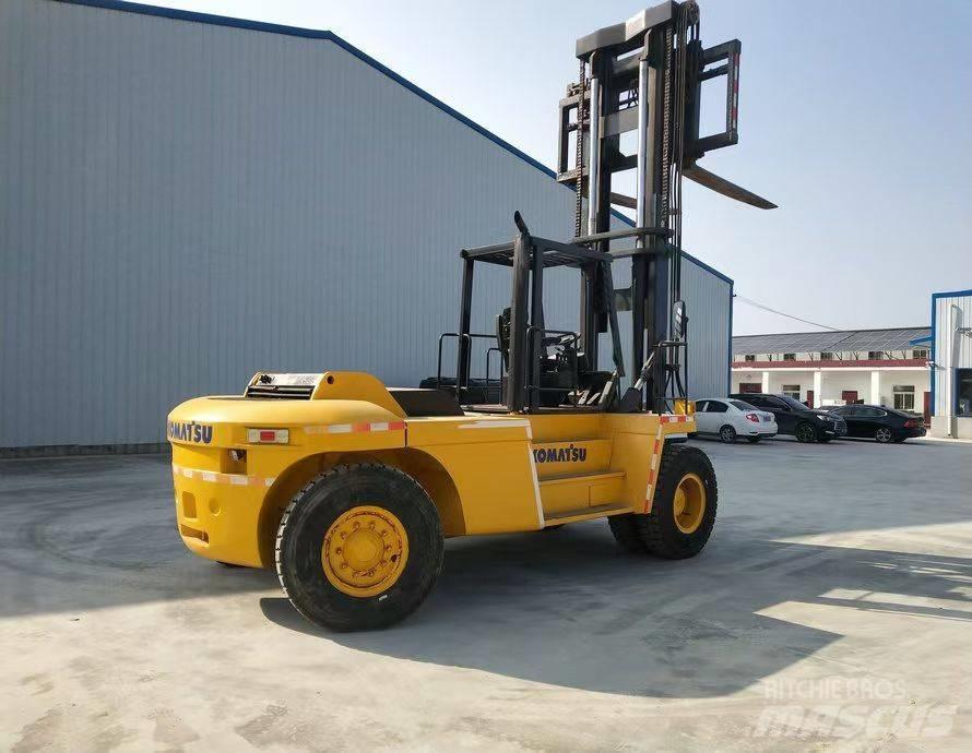 Komatsu FD 200 Dieseltrukit