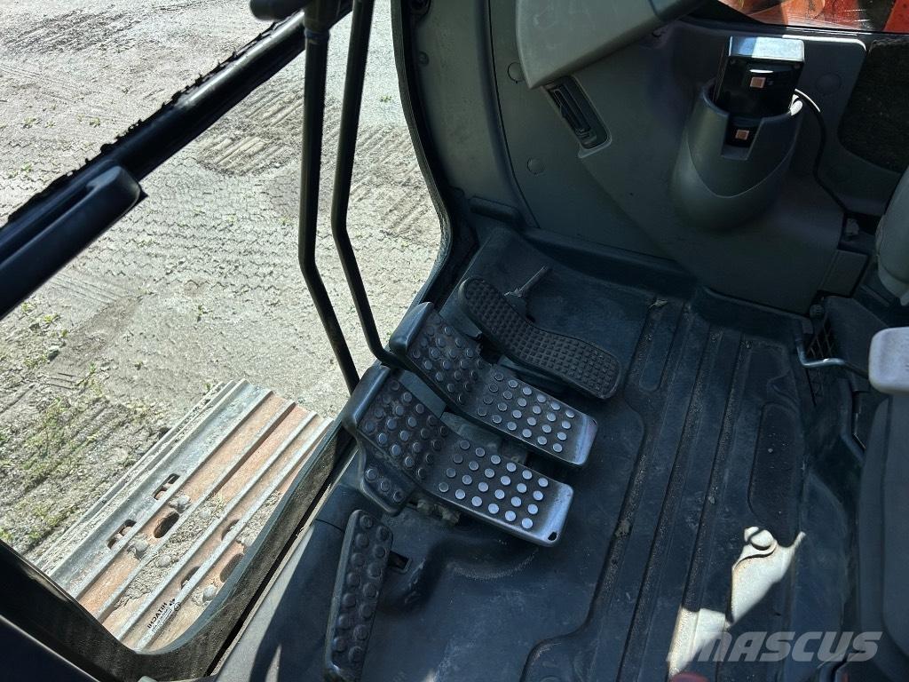 Hitachi ZX 135 US Telakaivukoneet