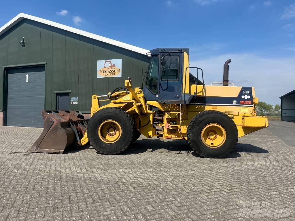 Komatsu WA 320-1 Pyöräkuormaajat
