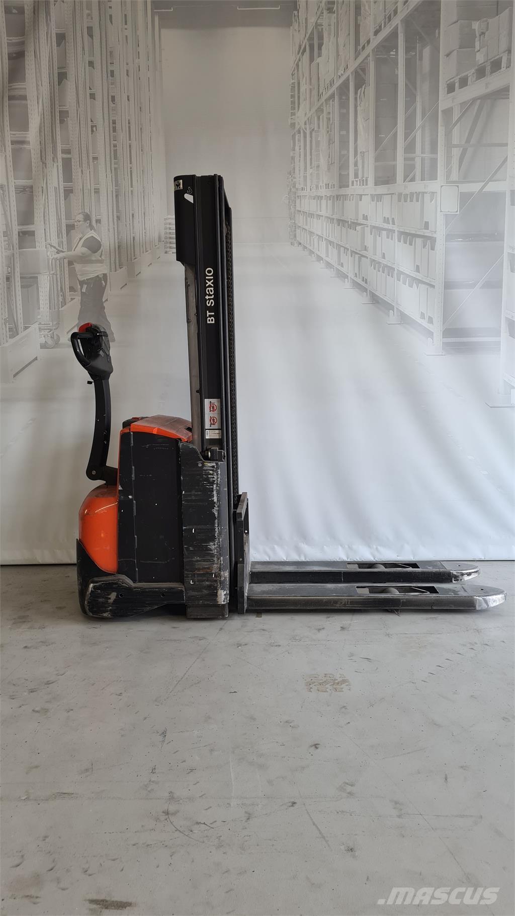 Toyota SWE120 Ajettavat pinoamisvaunut