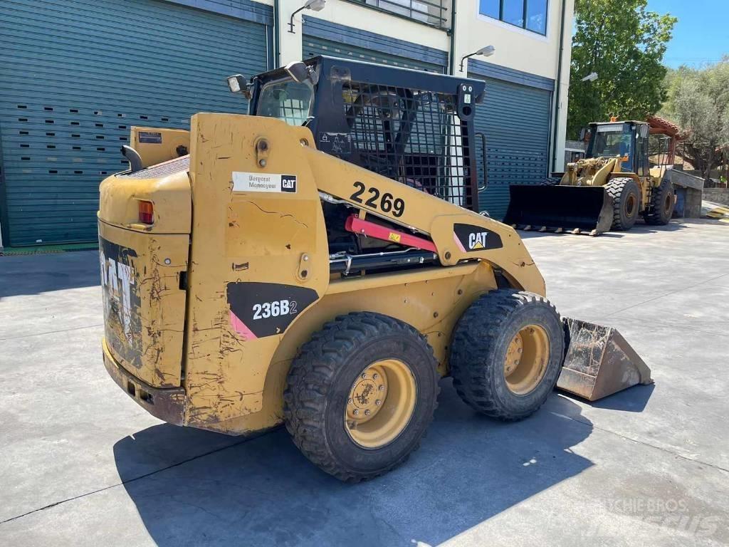 CAT 236 B Liukuohjatut kuormaajat