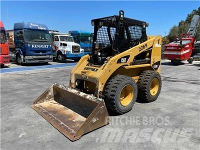 CAT 236 B Liukuohjatut kuormaajat