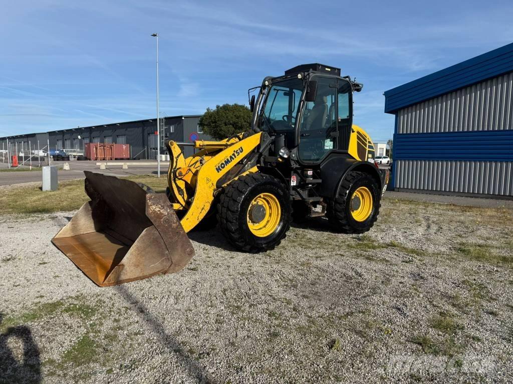 Komatsu WA 100M-7 Pyöräkuormaajat