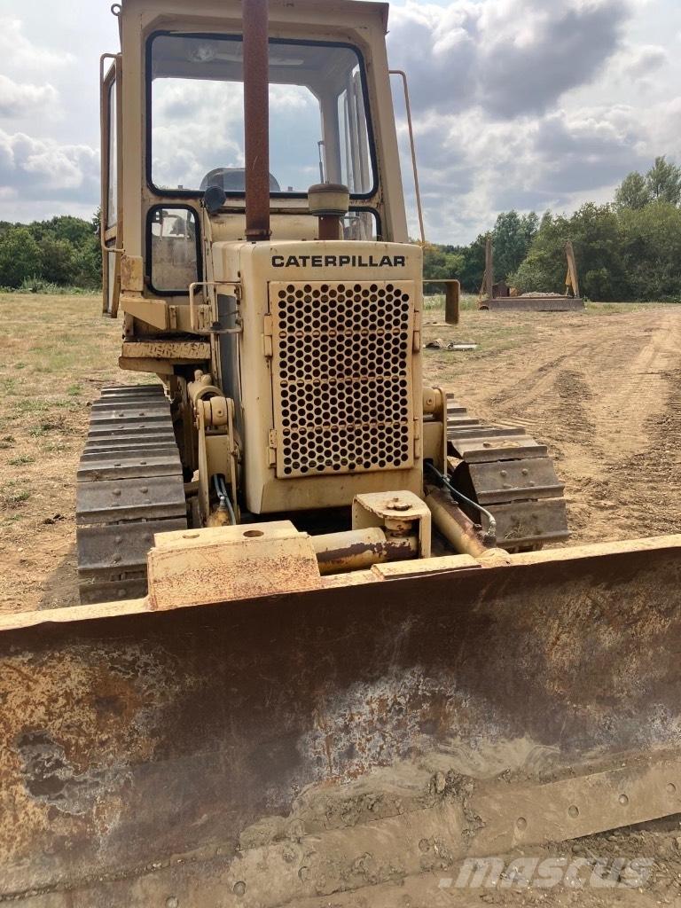 CAT D 3 B Telaketjupuskutraktorit