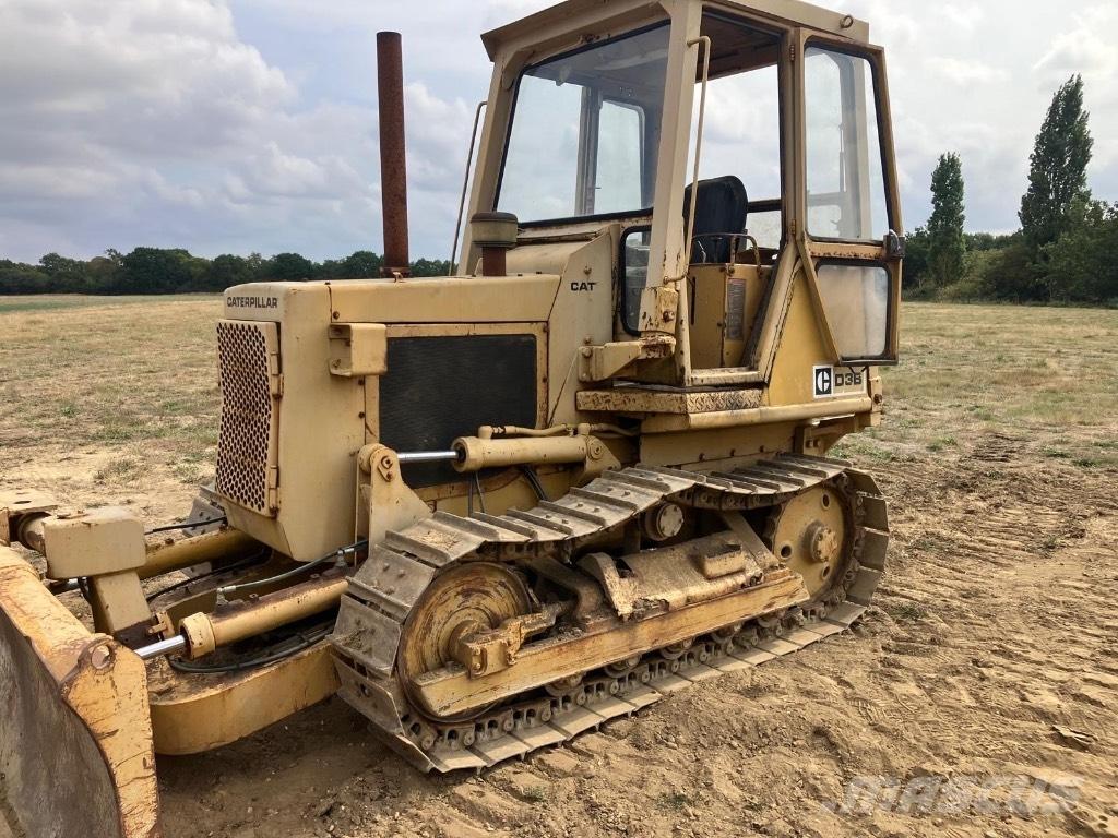 CAT D 3 B Telaketjupuskutraktorit