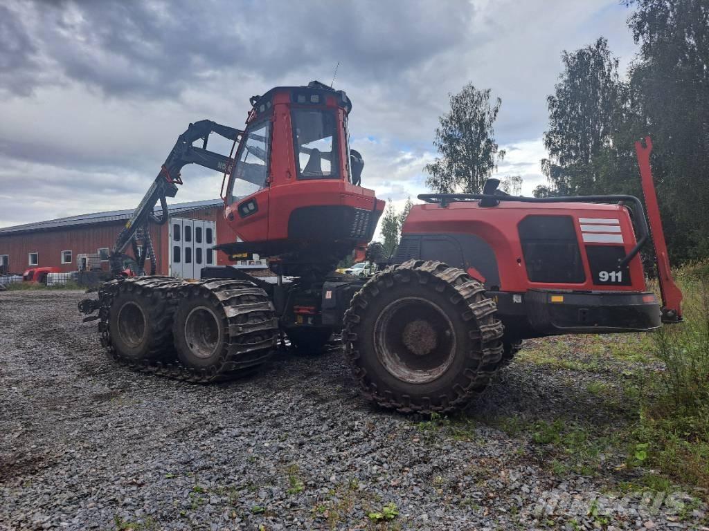 Komatsu 911 Harvesterit