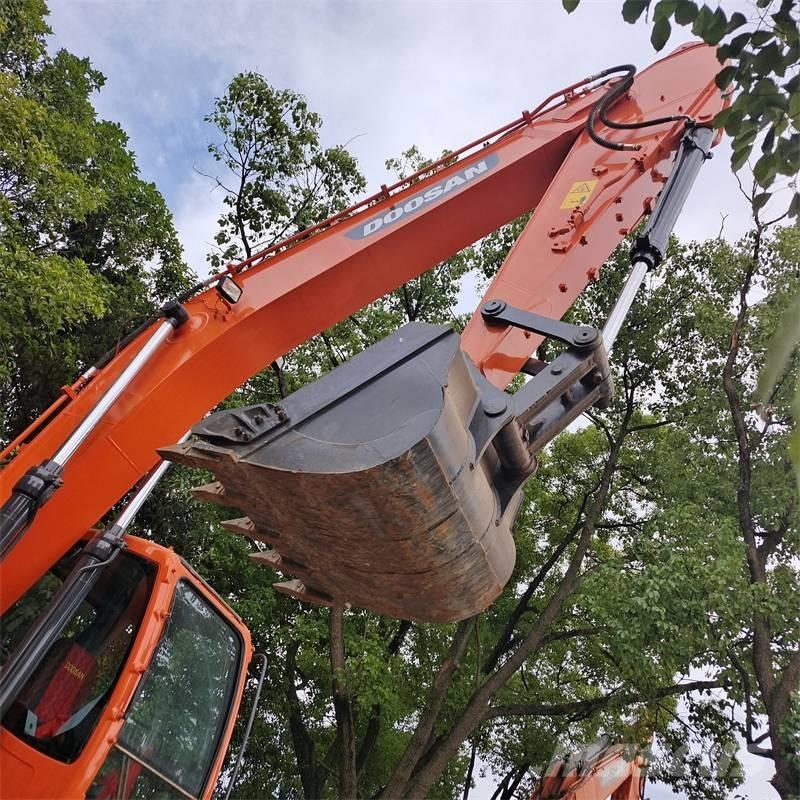 Doosan DX 225 LC Telakaivukoneet