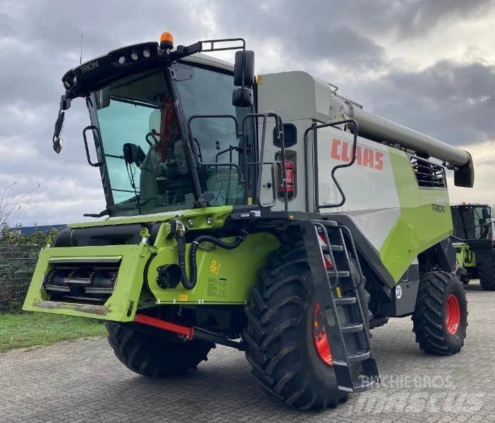 CLAAS TRION 530 Leikkuupuimurit