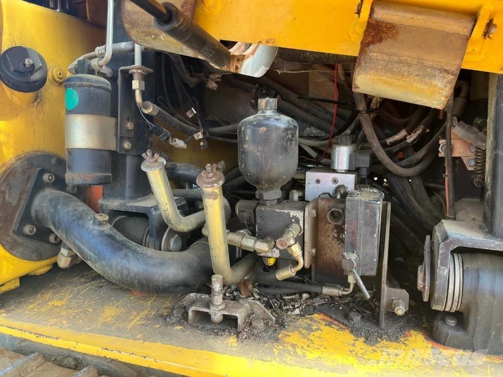 New Holland D180 Telaketjupuskutraktorit