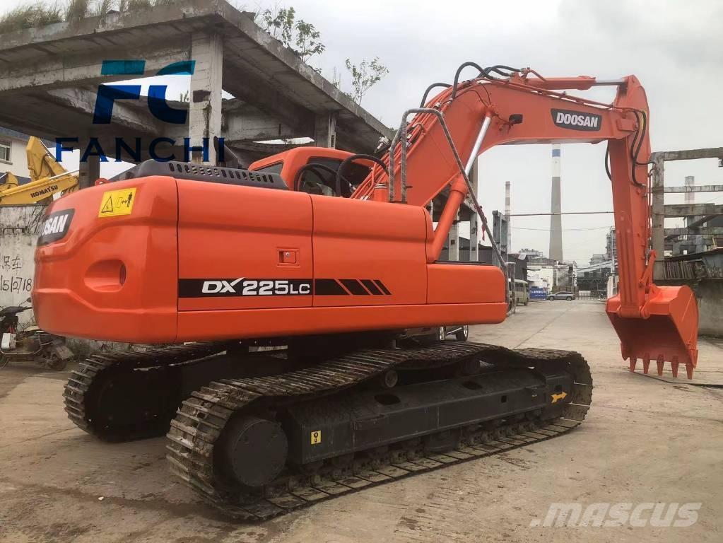 Doosan DX 225 LC Telakaivukoneet