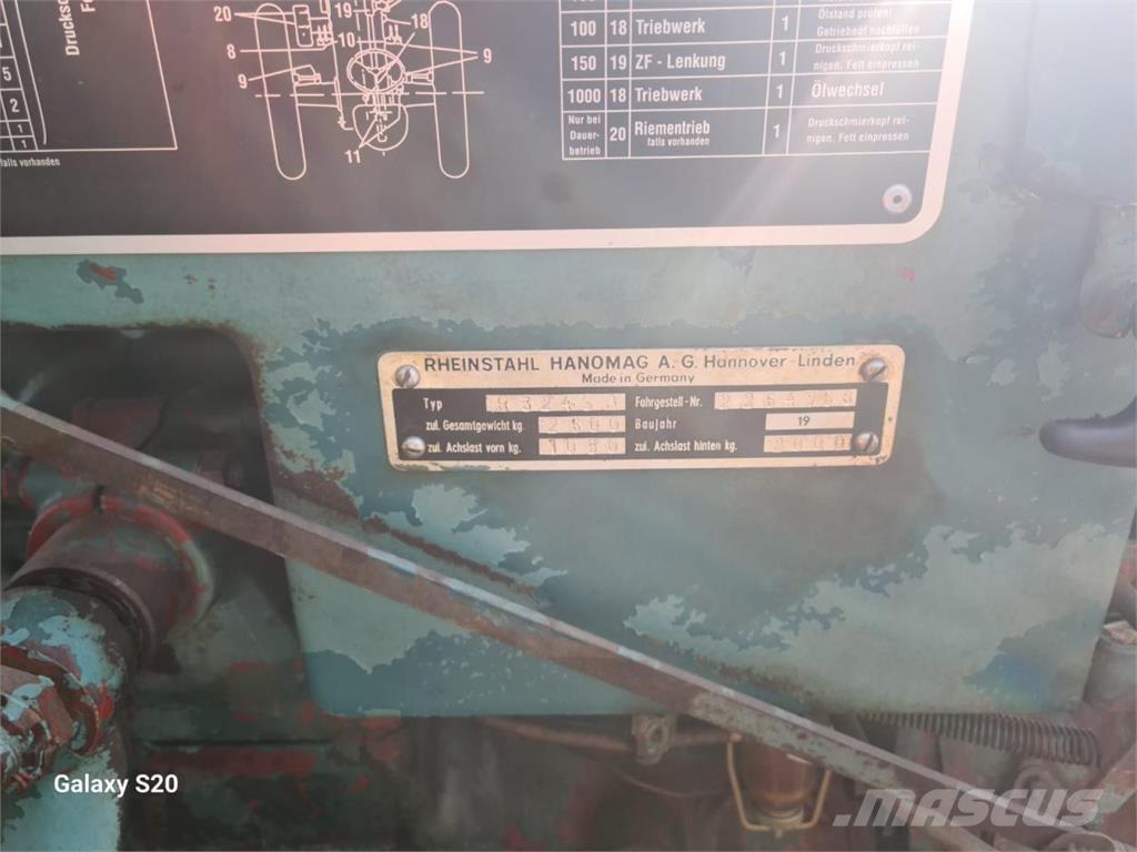 Hanomag R 324 SA Traktorit