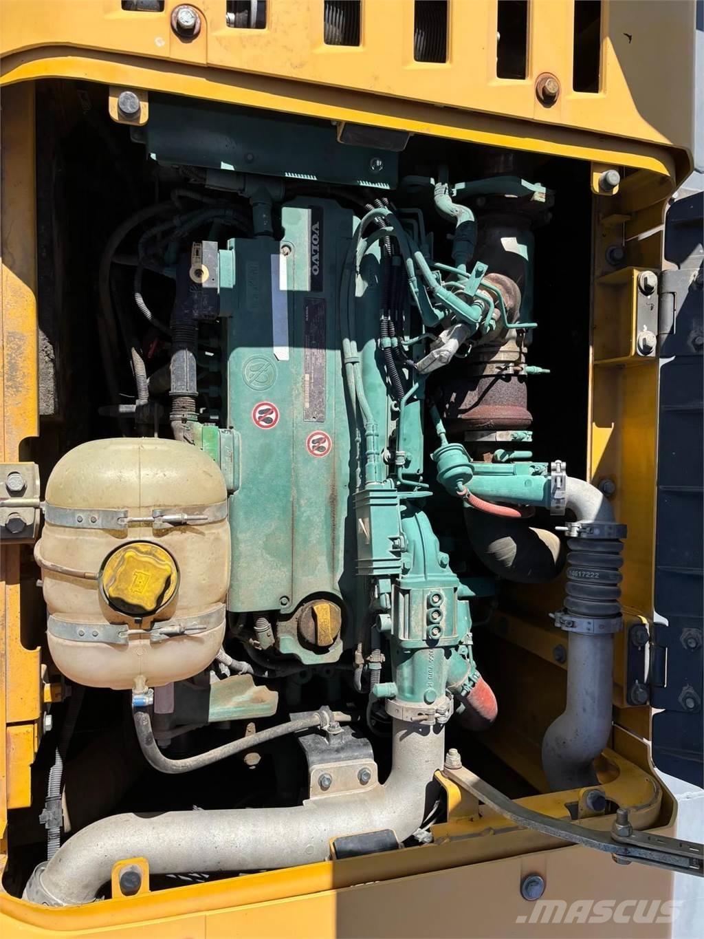 Volvo EC220DL Telakaivukoneet