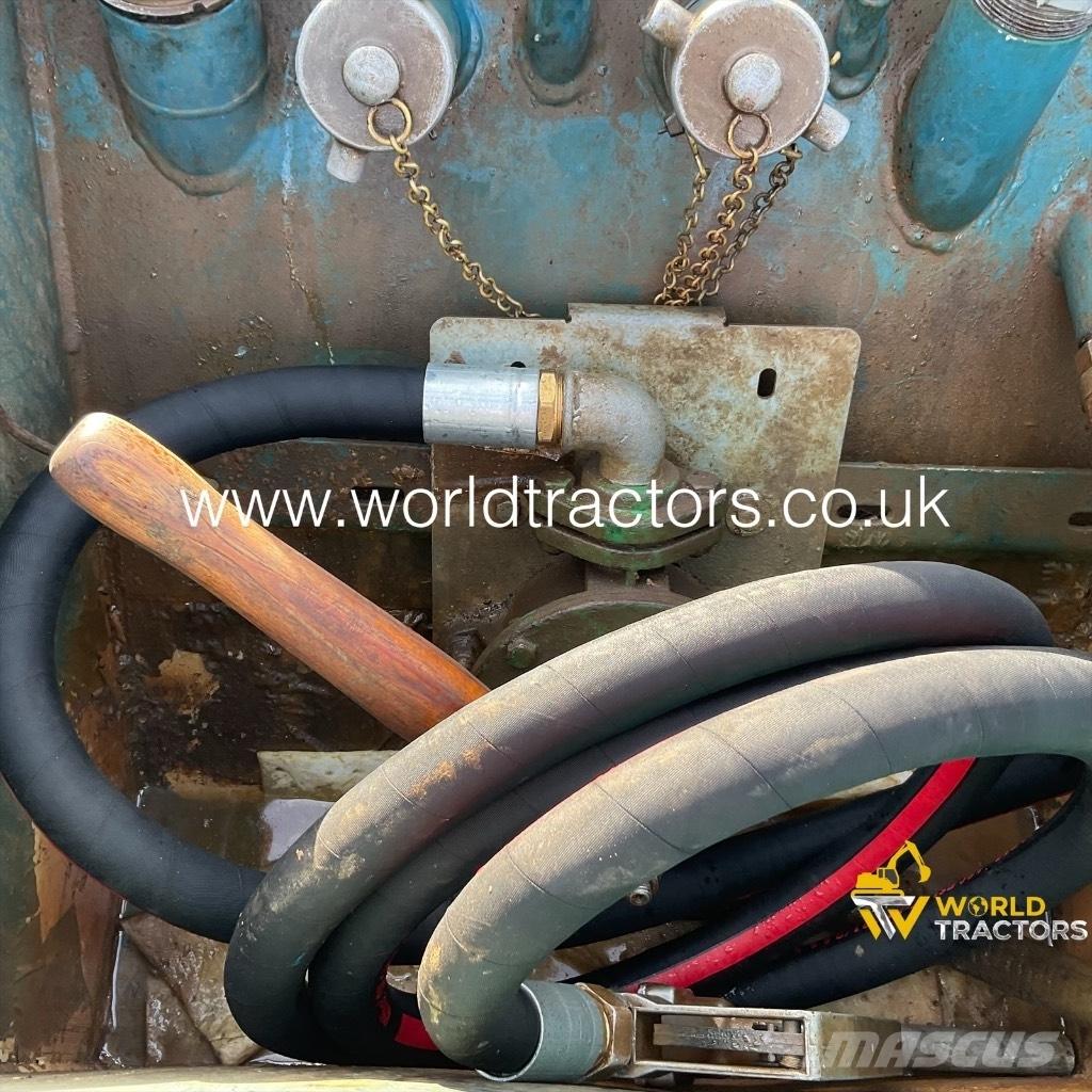  CONQUIP FUEL BOWSER Polttoaine- ja lisäainesäiliöt