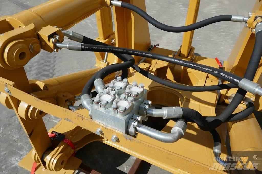 CAT D7E Ripper Muut