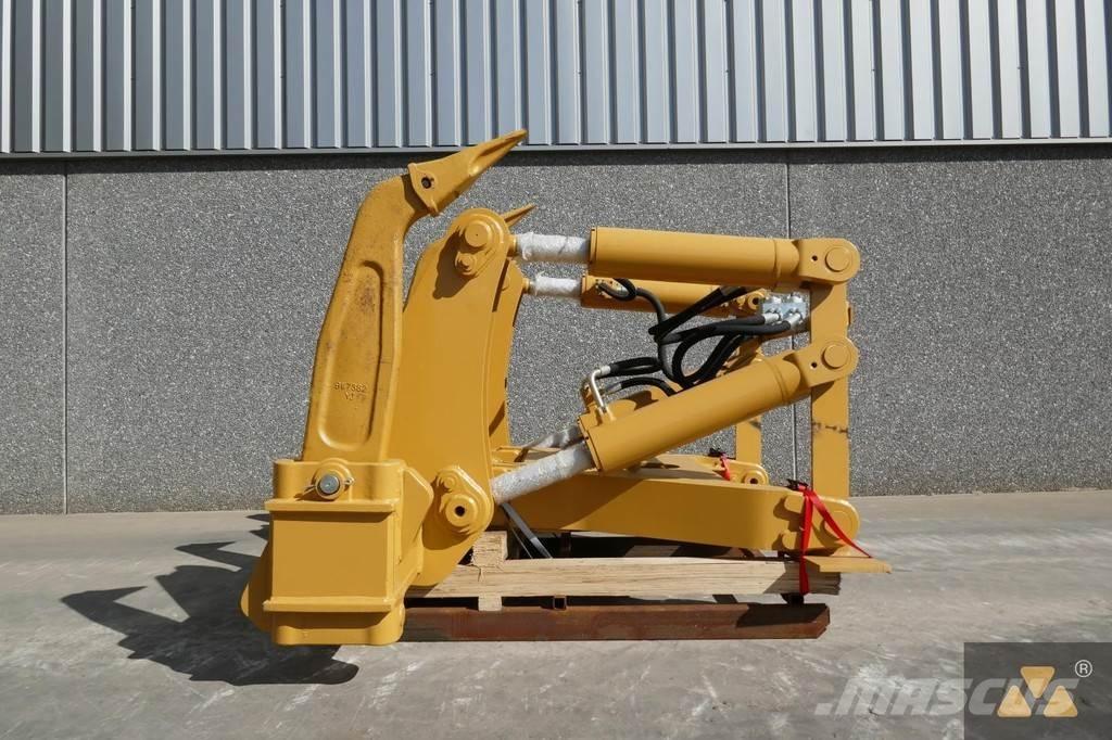 CAT D7E Ripper Muut