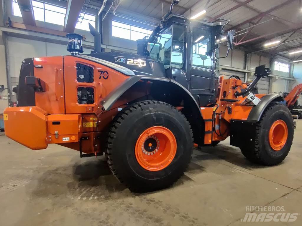 Hitachi ZW220-7 Pyöräkuormaajat