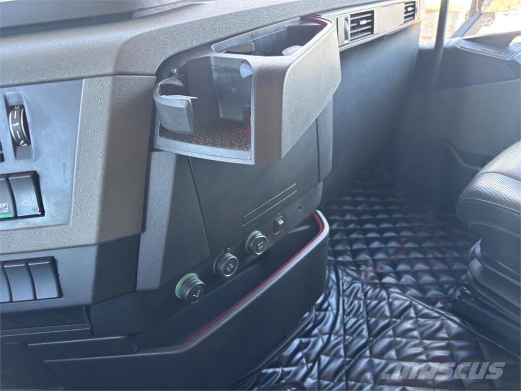 Volvo FH 540 6X4 Vetopöytäautot