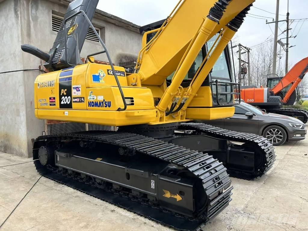 Komatsu 200 Telakaivukoneet