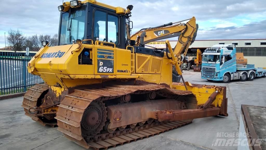 Komatsu D65PX-18 Telaketjupuskutraktorit