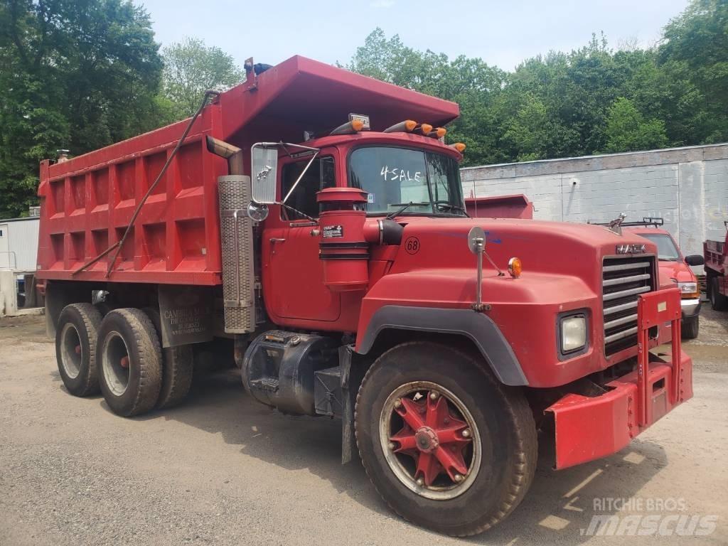 Mack RD 690 SX Sora- ja kippiautot