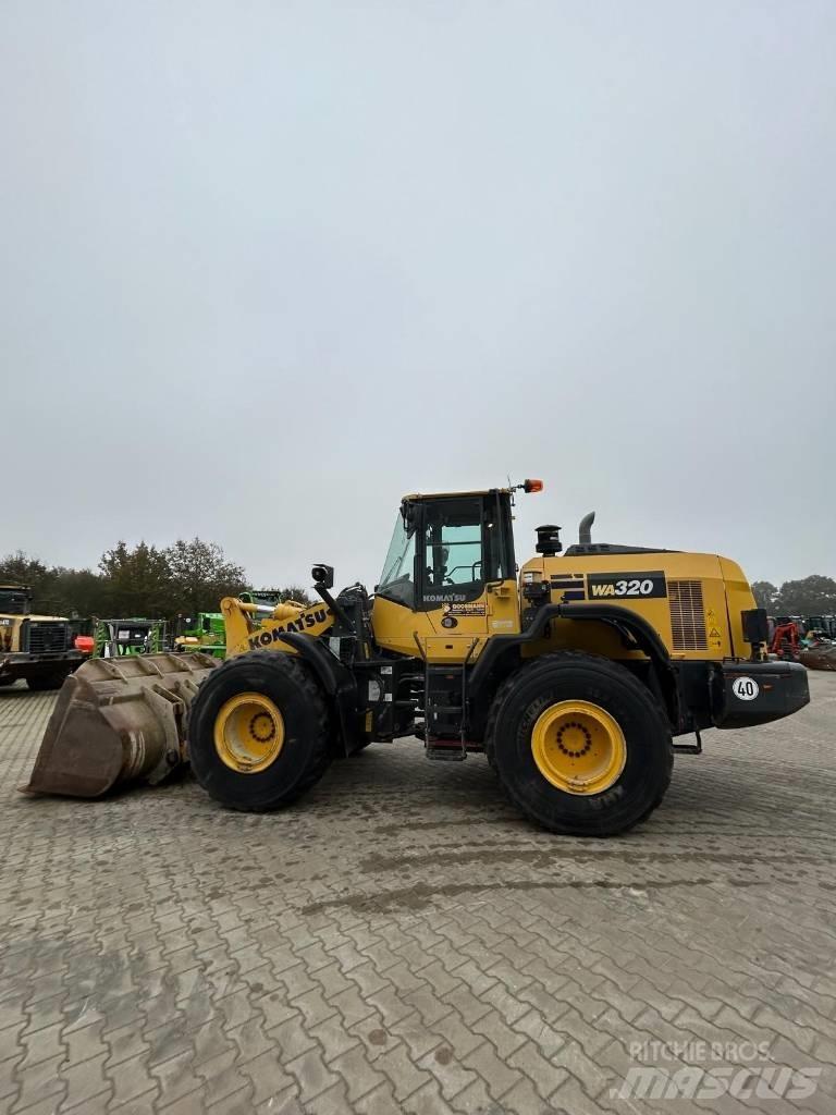 Komatsu WA 320 Pyöräkuormaajat