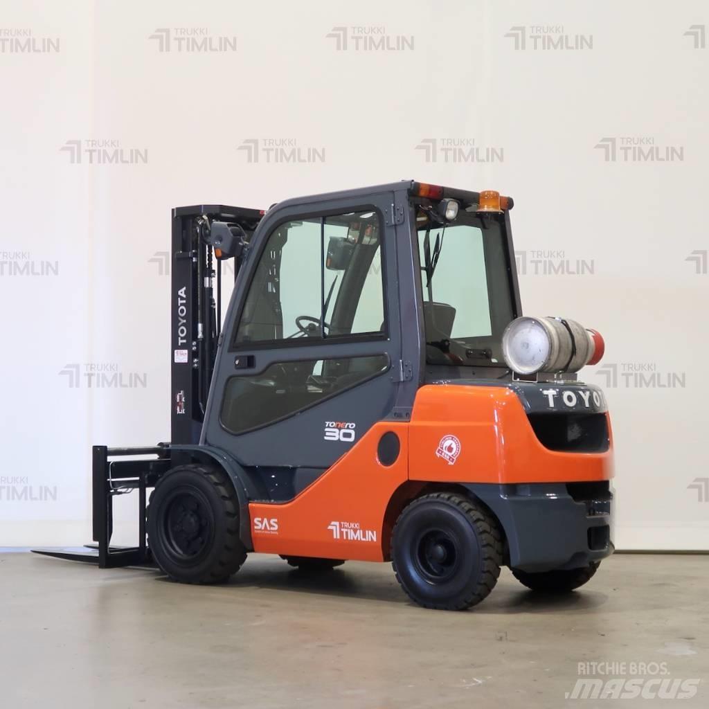 Toyota 02-8FGF30 Nestekaasutrukit