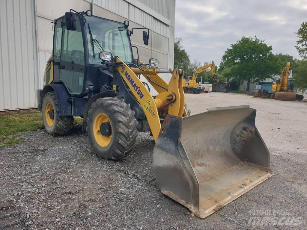 Komatsu WA70M-8 Pyöräkuormaajat