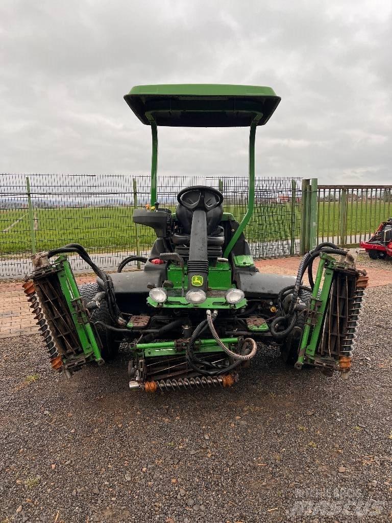 John Deere 8700 Väyläleikkuri